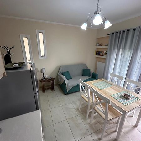 R Apartment 纳弗帕克托斯 外观 照片
