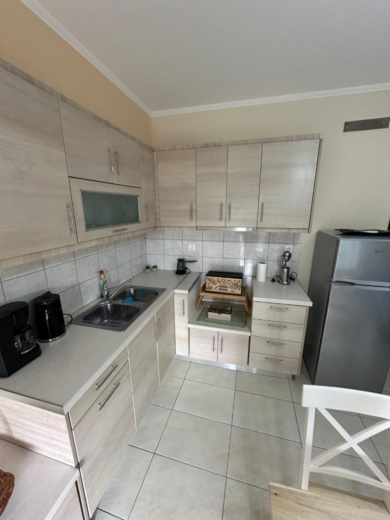 R Apartment 纳弗帕克托斯 外观 照片