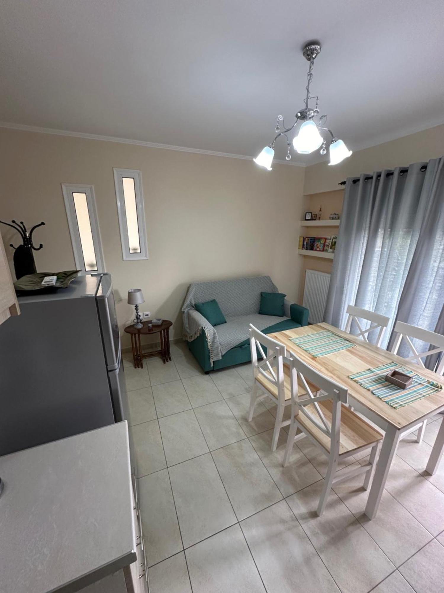 R Apartment 纳弗帕克托斯 外观 照片