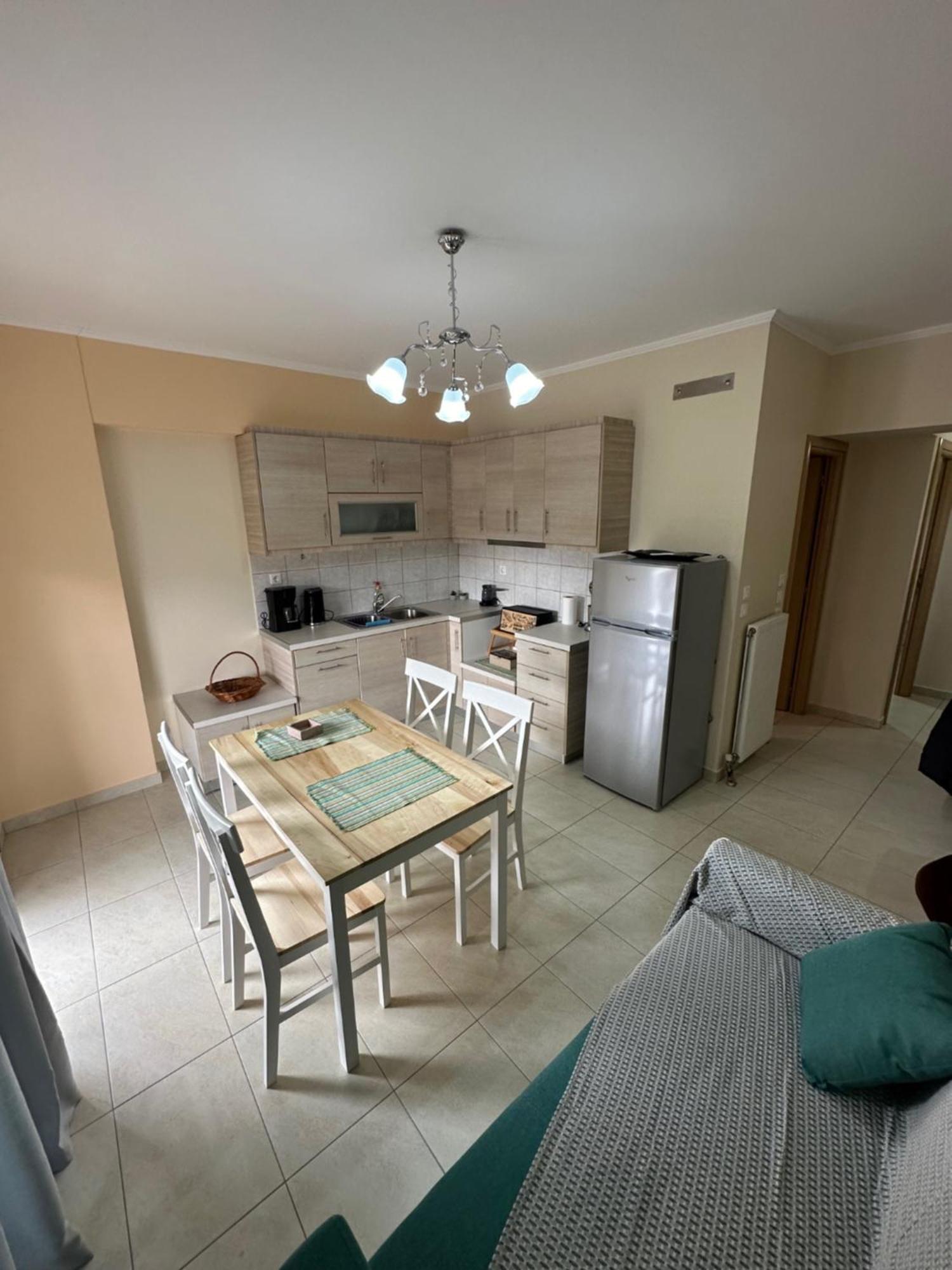 R Apartment 纳弗帕克托斯 外观 照片
