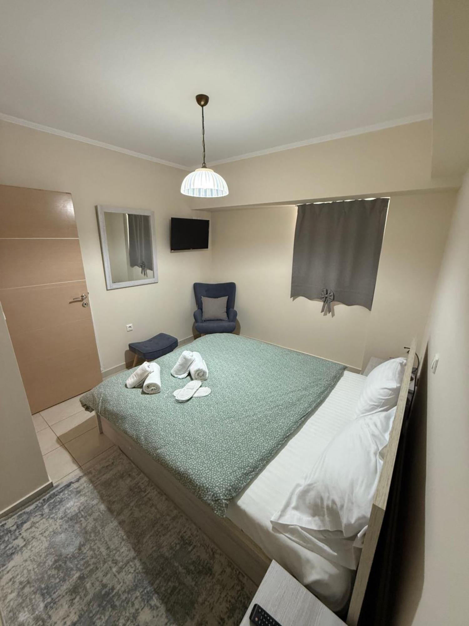R Apartment 纳弗帕克托斯 外观 照片